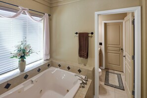 Rumah (5 Bedrooms) | Interior