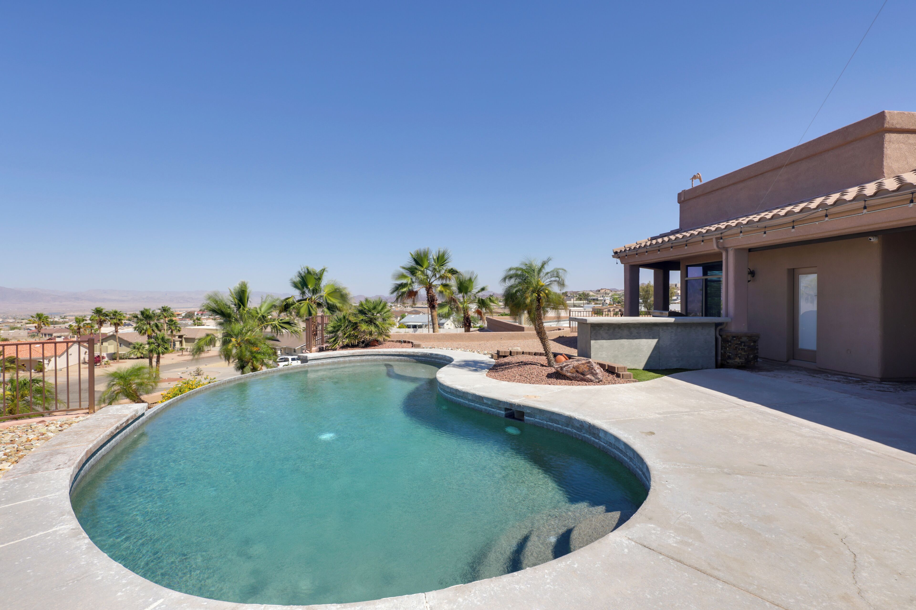 Vista frontal de la propiedad