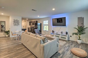Living area - Fort Worth Retreat With Private Quarter Acre! (Fort Worth)