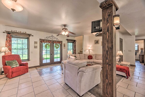 House (4 Bedrooms) | Interior