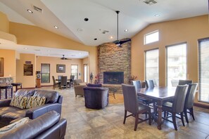 Apartment (2 Bedrooms) | Interior - Walkable Scottsdale Gem w/ Pool Access (Scottsdale)