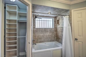 House (4 Bedrooms) | Bathroom