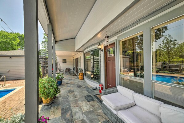 Terrace/patio - Spacious Houston Home, Day Trip to Galveston! (Houston)