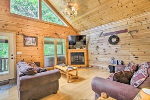 House (2 Bedrooms) | Interior - Cabin w/ Hot Tub & Deck ~ 12 Mi to Pigeon Forge! (Sevierville)