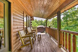 House (2 Bedrooms) | Interior - Cabin w/ Hot Tub & Deck ~ 12 Mi to Pigeon Forge! (Sevierville)