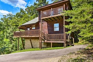 House (2 Bedrooms) | Interior - Cabin w/ Hot Tub & Deck ~ 12 Mi to Pigeon Forge! (Sevierville)