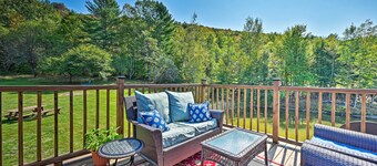 Cozy Apt w/ Hot Tub & Deck, 10 Mi to Stowe Resort!