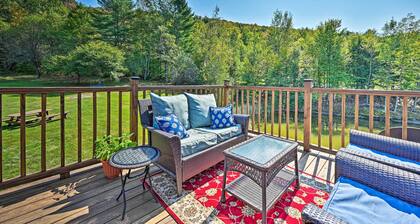 Cozy Apt w/ Hot Tub & Deck, 10 Mi to Stowe Resort!