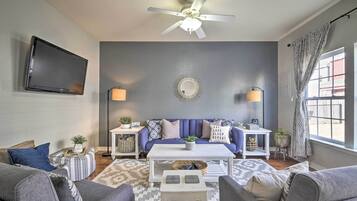 Apartment (2 Bedrooms) | Living area | TV, DVD player