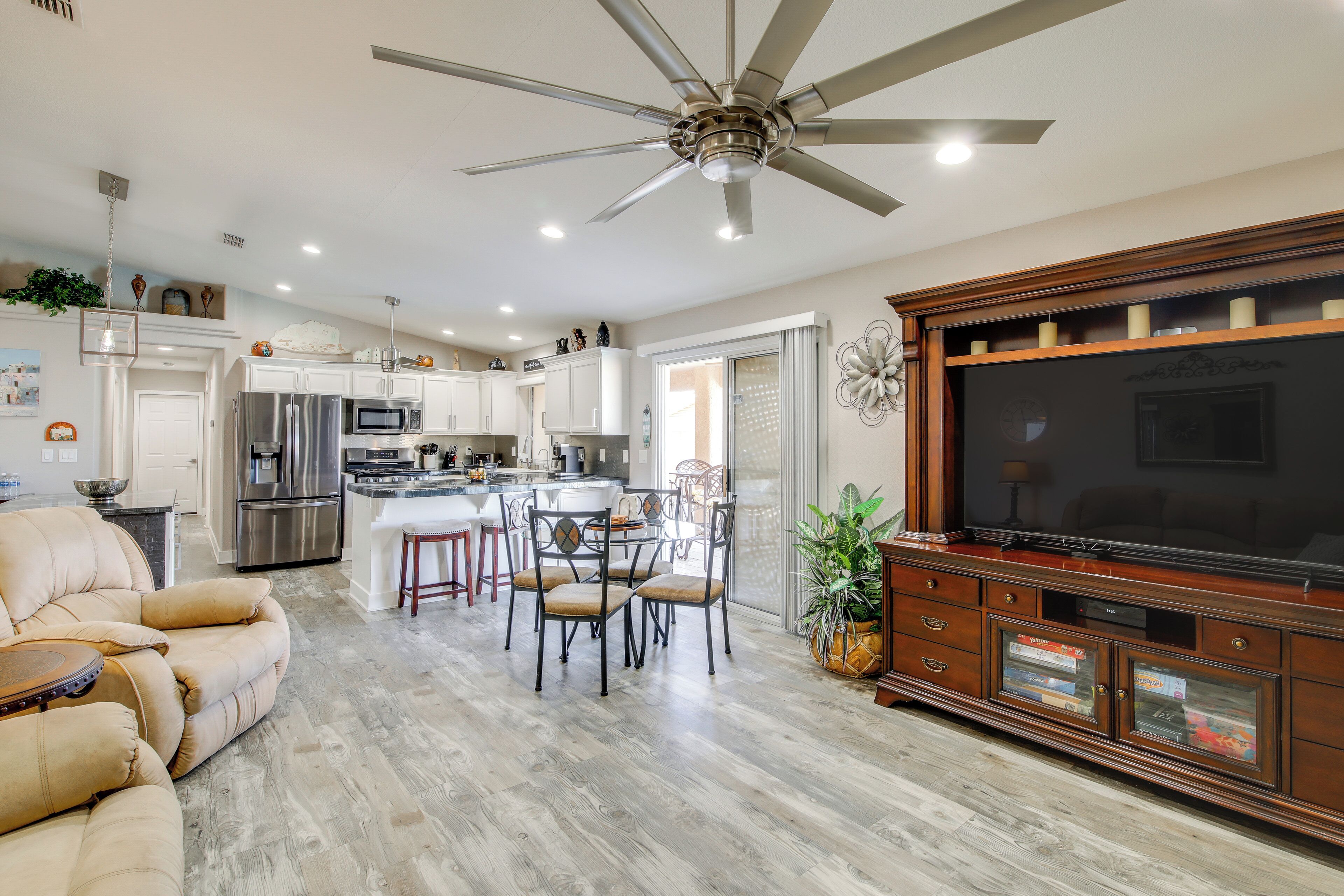 House (3 Bedrooms) | Interior