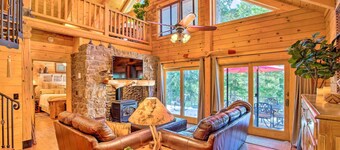 Luxury Mountain Cabin w/ Furnished Deck + Views!