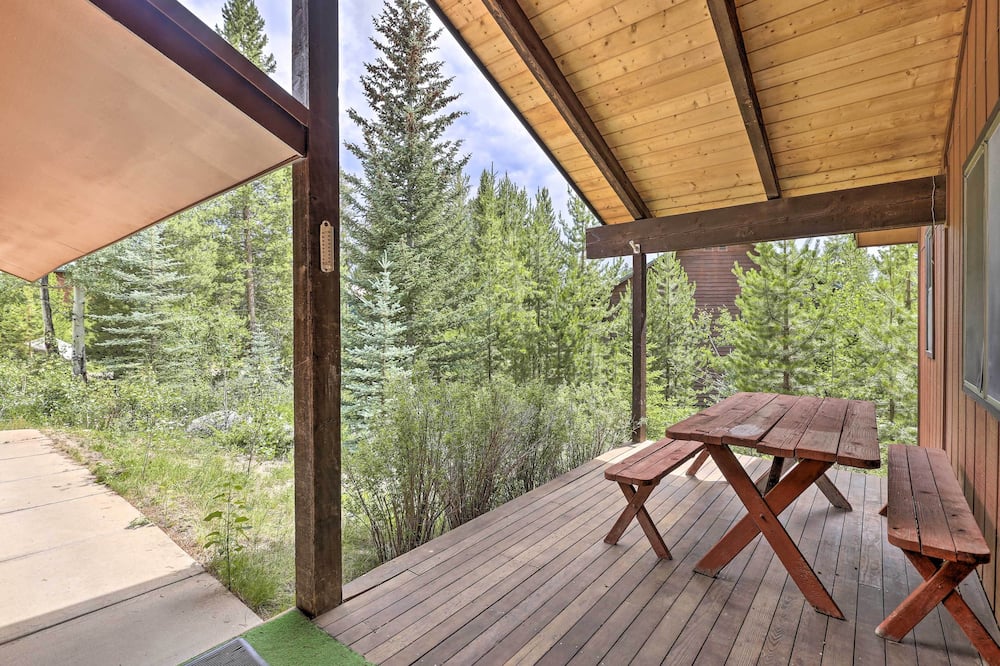 2 Mi to Grand Lake: Cabin w/ Fireplace & Library! - Columbine Lake, CO