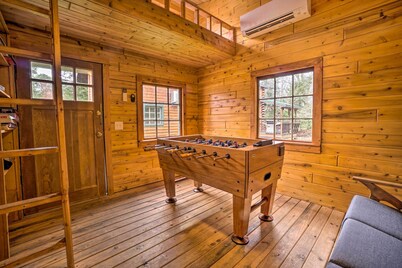 风景优美的原木小屋，带火坑和食物丰富的小溪！