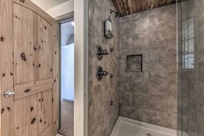 單棟房屋 (4 Bedrooms) | 內部