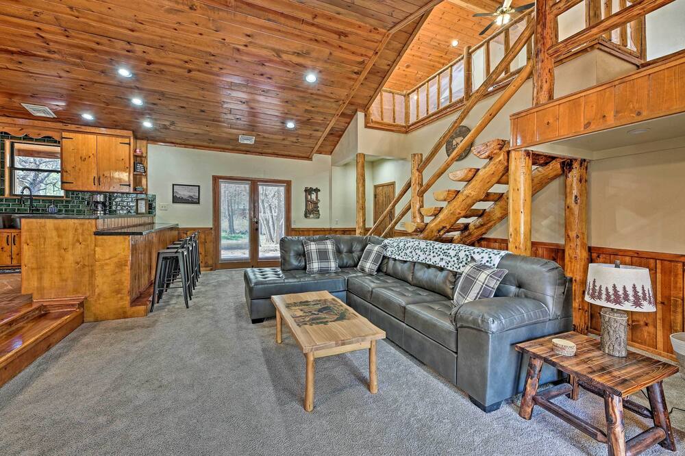 2 Decks & Game Room: Expansive Family Cabin - Merrill Mile, MI