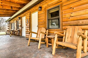 House (2 Bedrooms) | Interior - Cabin Near River - Treehouse Masters Stayed Here! (Ferryville)