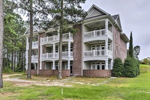Apartment (1 Bedroom) | Exterior - Anderson Creek Resort Condo on Golf Course w/ Pool (Spring Lake)
