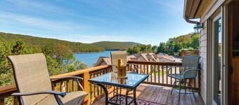 Deep Creek Lake Townhome w/ Deck & Water Views