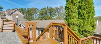 Deep Creek Lake Townhome w/ Deck & Water Views