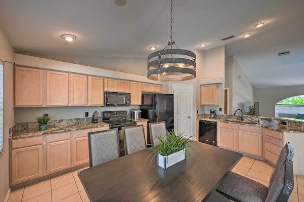 House (3 Bedrooms) | Interior