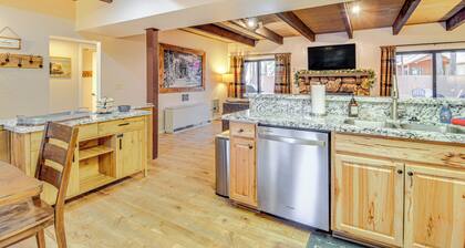 7 Mi to Rainbow Lake: Pinetop Condo w/ Patio!