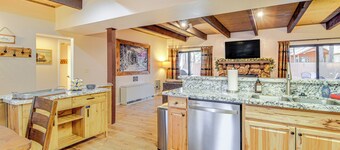 7 Mi to Rainbow Lake: Pinetop Condo w/ Patio!