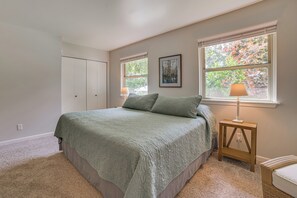 Interior - Harbor Springs Winter Retreat ~ 6 Mi to Skiing! (Harbor Springs)