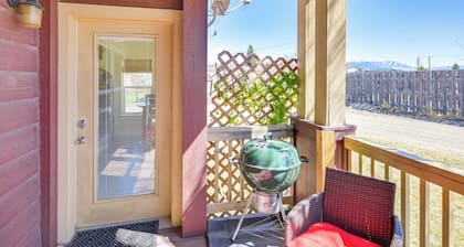 Walk to Main St! Ennis Townhome w/ Balcony