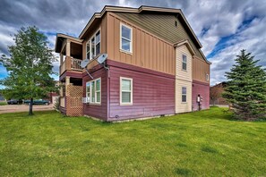 Apartment (2 Bedrooms) | Interior - Walk to Main St! Ennis Townhome w/ Balcony (Ennis)