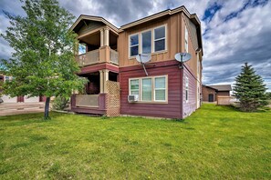 Interior - Walk to Main St! Ennis Townhome w/ Balcony (Ennis)