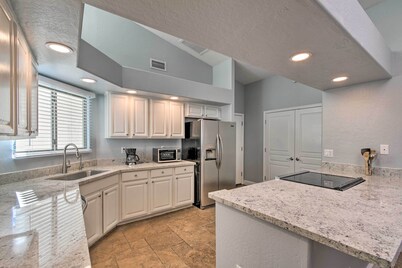 6 Mi to Downtown: Condo w/ Patio in Tempe!