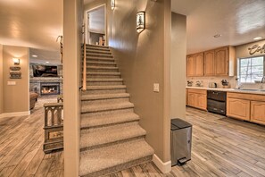 Interior - 4 Mi to Woodland Lake: 2-story Home w/ Grill (Pinetop)