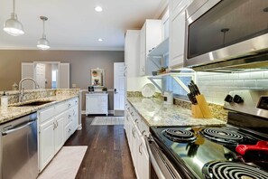 Interior - Charming Cottage Near Golf Courses & Marsh Walk! (Murrells Inlet)