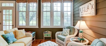 Charming Cottage Near Golf Courses & Marsh Walk!