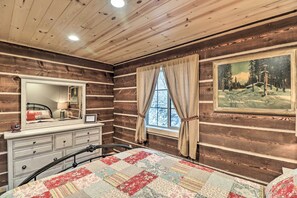 House (1 Bedroom) | Interior - Cozy Homestead Cabin at Base of Columbia Mountain! (Columbia Falls)