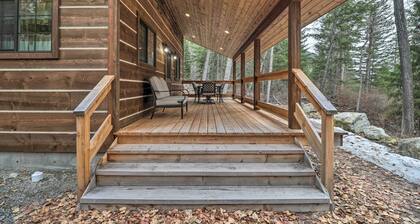 Cozy Homestead Cabin at Base of Columbia Mountain!