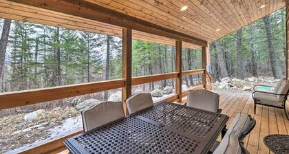 Cozy Homestead Cabin at Base of Columbia Mountain!