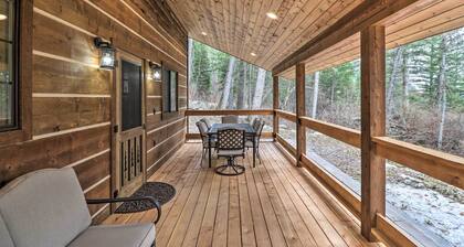 Cozy Homestead Cabin at Base of Columbia Mountain!