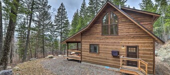 Cozy Homestead Cabin at Base of Columbia Mountain!
