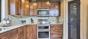 Sled Hill & Hot Tub Access: Mccall Family Cabin!