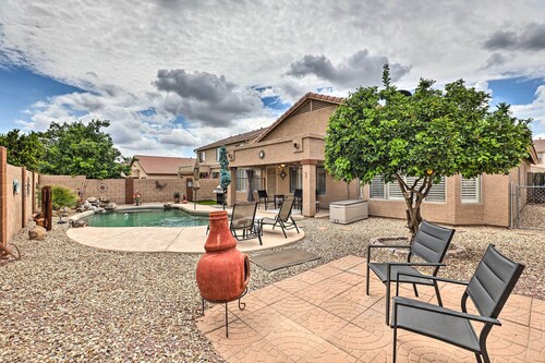 5 Mi to Golf Courses: Bbq-ready Surprise Home