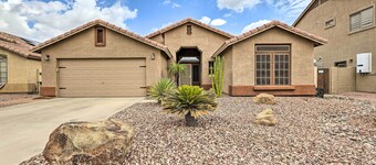 5 Mi to Golf Courses: Bbq-ready Surprise Home