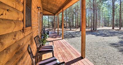 'the Breeze' - Broken Bow Cabin w/ Hot Tub & Deck!