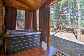 Interior - 'the Breeze' - Broken Bow Cabin w/ Hot Tub & Deck! (Broken Bow)