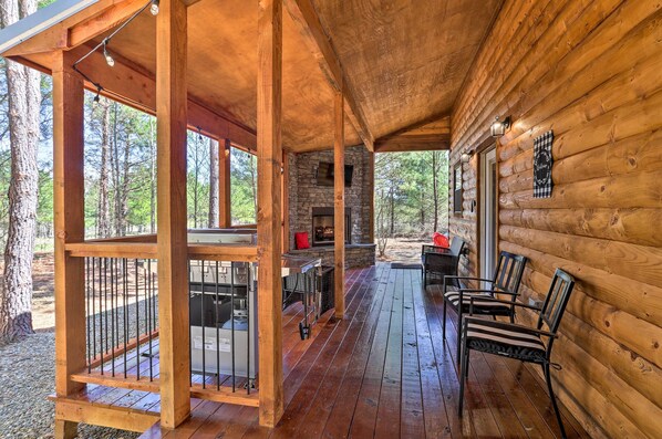 House (1 Bedroom) | Interior - 'the Breeze' - Broken Bow Cabin w/ Hot Tub & Deck! (Broken Bow)