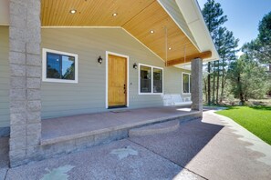 House (3 Bedrooms) | Interior - Modern Show Low Home w/ BBQ & Fire Pit! (Show Low)