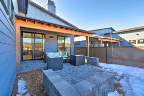 Interior - Flagstaff Home w/ Patios + Mount Humphries Views! (Flagstaff)