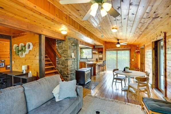 Fireplace, books - New York Vacation Rental w/ Large Deck! (Saugerties)