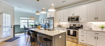 Biking Haven: Charming Bella Vista Home w/ Games!