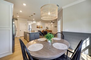 House (3 Bedrooms) | Interior